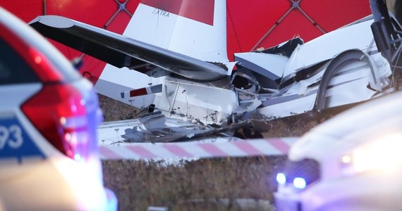 Znamy przyczyny wypadku samolotu na lotnisku w Rudnikach 10 dni temu. Komisja badania wypadków lotniczych opublikowała raport w tej sprawie. Wynika z niego, że praca silnika samolotu została przerwana, bo zabrakło paliwa.