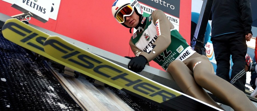 Kamil Stoch wygrał kwalifikacje do niedzielnego konkursu Pucharu Świata w skokach narciarskich w niemieckim Klingenthal. W zawodach wystąpi sześciu Polaków. Nie wywalczył awansu tylko Aleksander Zniszczoł.