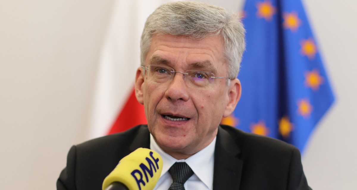 Bogdan Borusewicz ma poprowadzić posiedzenie Senatu jeszcze w grudniu. "Nie na tym posiedzeniu, które będzie jeszcze w najbliższym tygodniu, ale na następnym, tuż przed Bożym Narodzeniem. Wypijemy bożonarodzeniową kawę i pan marszałek już będzie prowadził obrady" - stwierdził w rozmowie z Krzysztofem Ziemcem Stanisław Karczewski. Marszałek Senatu mówił też o głosowanych w tym tygodniu w parlamencie ustawach dotyczących Trybunału Konstytucyjnego. "Podczas obrad w Sejmie, Senacie te emocje są podnoszone szczególnie przez polityków opozycji. To totalna opozycja, więc nawet jeśli dobre ustawy przedstawiamy i dobre rozwiązania, to posłowie i senatorowie Platformy Obywatelskiej i inni politycy opozycji sprzeciwiają się i robią różne zdarzenia, które prowadzą do obstrukcji" - uznał. Odniósł się też do sprawy zwolnień lekarskich przedstawionych przed trójkę sędziów TK wybranych przez PiS, dzięki którym mogli oni nie wziąć udziału w Zgromadzeniu Ogólnym tego organu. "Zdarzały się takie epidemie i jest okres, w którym bardzo często są przeziębienia. Są przedstawione takie zwolnienia, więc trzeba je uszanować" - mówił gość Krzysztofa Ziemca w RMF FM. 