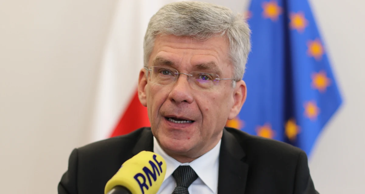 Bogdan Borusewicz ma poprowadzić posiedzenie Senatu jeszcze w grudniu. "Nie na tym posiedzeniu, które będzie jeszcze w najbliższym tygodniu, ale na następnym, tuż przed Bożym Narodzeniem. Wypijemy bożonarodzeniową kawę i pan marszałek już będzie prowadził obrady" - stwierdził w rozmowie z Krzysztofem Ziemcem Stanisław Karczewski. Marszałek Senatu mówił też o głosowanych w tym tygodniu w parlamencie ustawach dotyczących Trybunału Konstytucyjnego. "Podczas obrad w Sejmie, Senacie te emocje są podnoszone szczególnie przez polityków opozycji. To totalna opozycja, więc nawet jeśli dobre ustawy przedstawiamy i dobre rozwiązania, to posłowie i senatorowie Platformy Obywatelskiej i inni politycy opozycji sprzeciwiają się i robią różne zdarzenia, które prowadzą do obstrukcji" - uznał. Odniósł się też do sprawy zwolnień lekarskich przedstawionych przed trójkę sędziów TK wybranych przez PiS, dzięki którym mogli oni nie wziąć udziału w Zgromadzeniu Ogólnym tego organu. "Zdarzały się takie epidemie i jest okres, w którym bardzo często są przeziębienia. Są przedstawione takie zwolnienia, więc trzeba je uszanować" - mówił gość Krzysztofa Ziemca w RMF FM. 