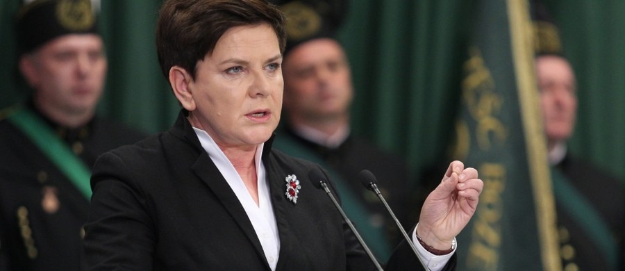 Rząd nie zejdzie z drogi reform i zmian w górnictwie - zadeklarowała premier Beata Szydło podczas uroczystości barbórkowych w Jaworznie. Nawiązując do ostatnich wystąpień opozycji zaapelowała o poparcie reform, akcentując, że górnictwo potrzebuje spokoju i stabilizacji.