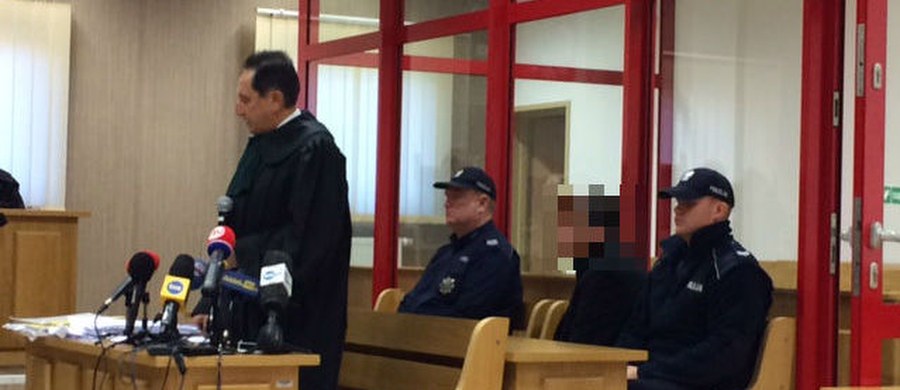 Obrońca Dariusza P., oskarżonego o podpalenie w maju 2013 roku domu w Jastrzębiu-Zdroju i zabicie w ten sposób żony i czworga dzieci, uważa, że prokuratura nie przedstawiła wystarczających dowodów do skazania jego klienta. Innego zdania jest pełnomocnik oskarżycieli posiłkowych. "Rodzina była dla mnie najważniejsza. Nigdy nie przyszło mi do głowy, żeby długi pokrywać w tak absurdalny sposób" - mówił przed sądem oskarżony.