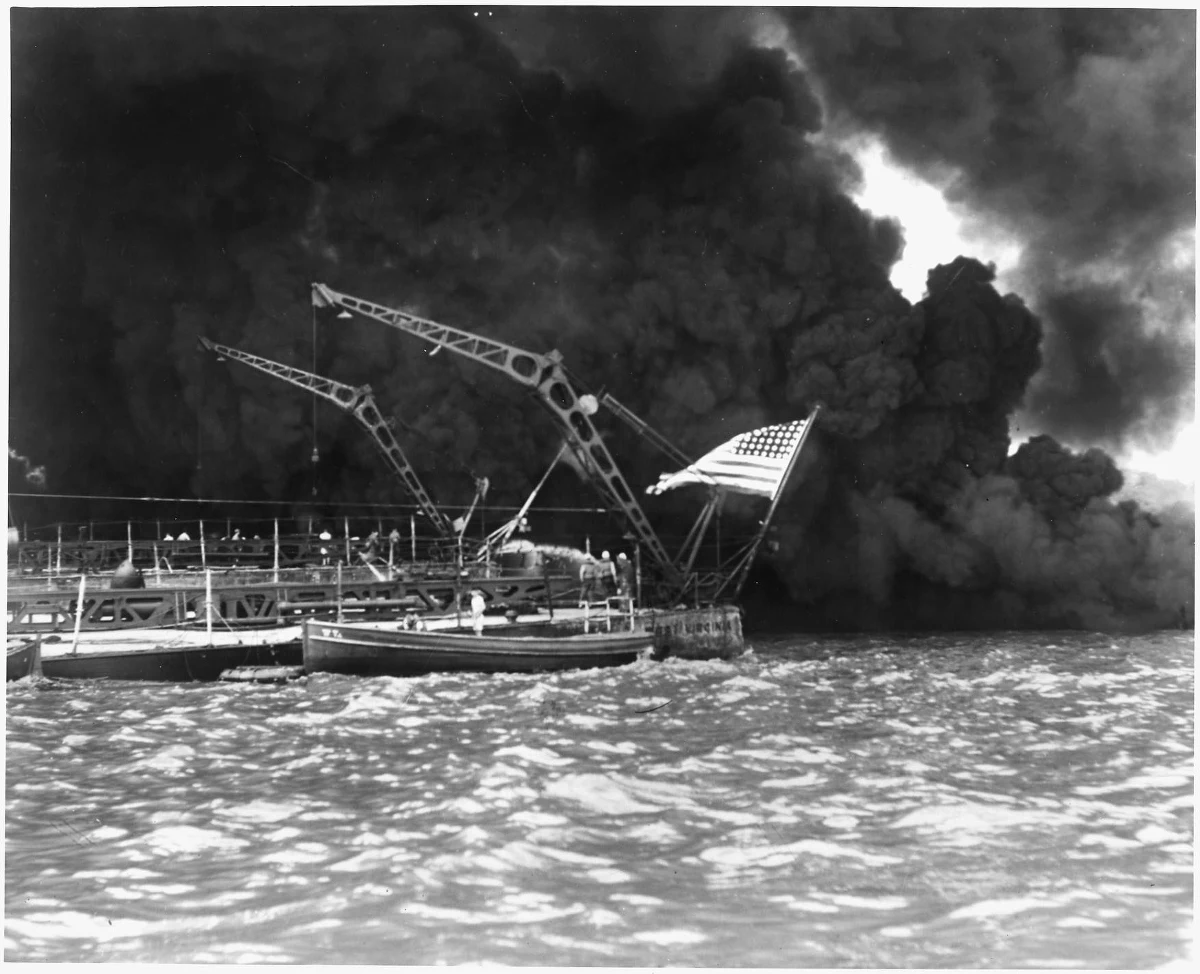 Premier Japonii Shinzo Abe nie wybiera się 26-27 grudnia na Hawaje, aby "przeprosić tam za japoński atak na bazę w Pearl Harbor, ale by przyczynić się do ukojenia dusz tych, którzy polegli na wojnie" – powiedział szef jego gabinetu Yoshihide Suga.