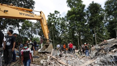 Trzęsienie ziemi na Sumatrze. Blisko stu zabitych, setki rannych