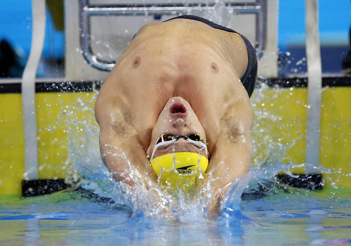 Radosław Kawęcki, z czasem 50,22 s, zajął piąte miejsce w finałowym wyścigu na 100 m stylem grzbietowym pływackich mistrzostw świata na krótkim basenie. Złoty medal rozgrywanej w kanadyjskim Windsor imprezy zdobył Australijczyk Mitchell Larkin (49,65).