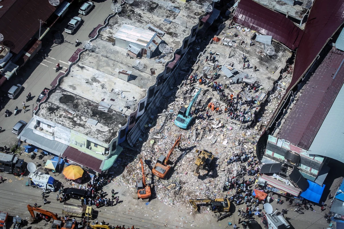 102 osoby zginęły, a ponad 700 zostało rannych w środowym trzęsieniu ziemi na północy Sumatry w zachodniej części Indonezji - powiadomiła indonezyjska agencja ds. katastrof. Przedstawiciele lokalnych władz wezwali o niesienie pomocy poszkodowanym.