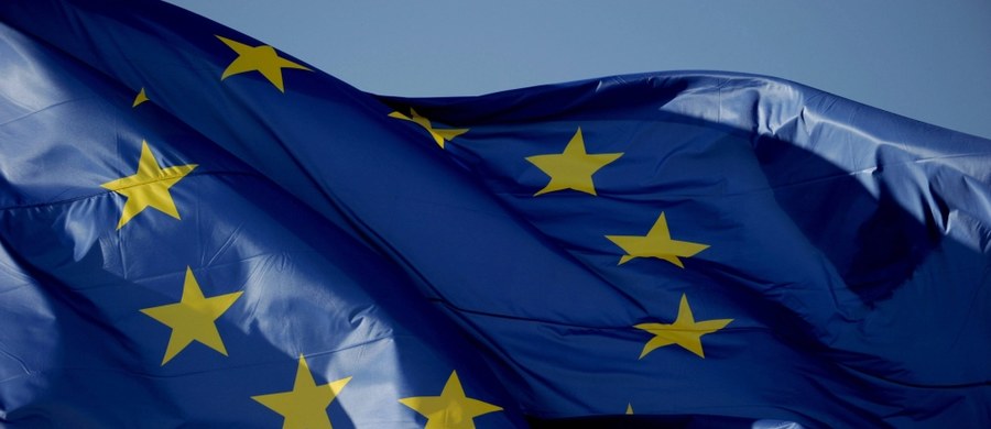 Ambasadorowie państw Unii Europejskiej zatwierdzili porozumienie z Parlamentem Europejskim w sprawie przepisów, które otworzą drogę do zniesienia przez Unię wiz dla obywateli Ukrainy i Gruzji - poinformowała Rada UE. Kompromis dotyczy regulacji, które ułatwią władzom krajów członkowskich tymczasowe zawieszenie reżimu bezwizowego np. w sytuacji dużego napływu nielegalnych migrantów czy wzrostu liczby nieuzasadnionych wniosków o azyl.