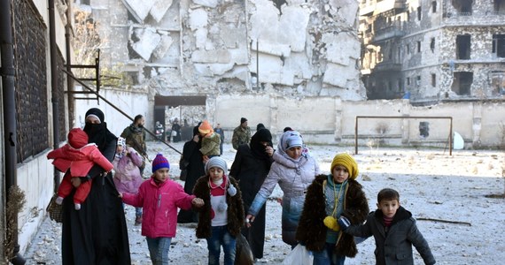 Śmierć grozi 150 tys. mieszkańców wschodnich dzielnic Aleppo, oblężonych przez siły syryjskiego reżimu wspierane przez Rosję, gdzie nie dociera żadna pomoc humanitarna - zaalarmował w Genewie szef lokalnych władz miejskich Aleppo Brita Hadżi Hasan.