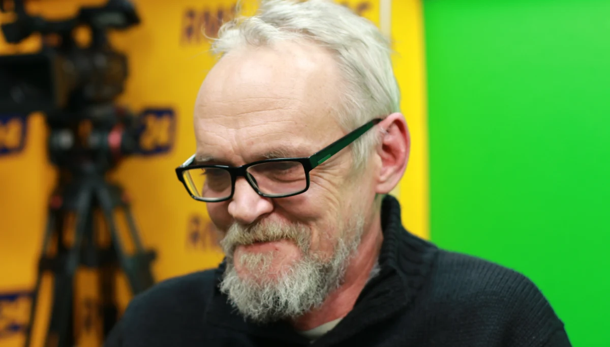 Z porażającą pewnością dojdzie do przepychanek - zapowiada w Popołudniowej rozmowie w RMF FM Paweł Kasprzak z ruchu "Obywatele RP", który chce zablokować miesięcznicę katastrofy smoleńskiej. Mówiąc o "zajęciu krzyża" 10 grudnia Kasprzak wyjaśnia, że "chodzi o miejsce, w którym ołtarzyk smoleński jest budowany". "To jest to miejsce, gdzie prezes stawia tę swoją drabinkę i powiada to, co opowiada. To miejsce chcemy jutro zająć' - tłumaczy. Dodaje, że chce demonstrować w tym samym miejscu, w którym będzie miesięcznica, ponieważ "Obywatele RP" żądają powstrzymania ekshumacji części ofiar katastrofy TU-154. "My tam stajemy z żądaniem powstrzymania ekshumacji tych ofiar katastrofy smoleńskiej, których rodziny przeciwko temu protestują. Ci ludzie protestują samotnie, ci ludzie są wyszydzani, te ekshumacje odbywają się wyłącznie z żądzy odwetu" - mówi gość Marcina Zaborskiego.