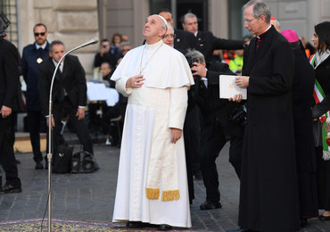 Papież ostro o księżach przywiązanych do strojów: To prowadzi do śmieszności