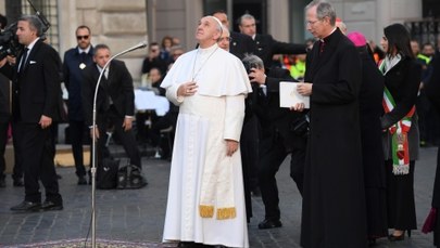 Papież ostro o księżach przywiązanych do strojów: To prowadzi do śmieszności