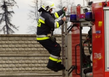 Pożar budynku socjalnego w Starachowicach. Jedna osoba nie żyje, kilkanaście ewakuowano