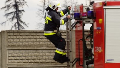 Pożar budynku socjalnego w Starachowicach. Jedna osoba nie żyje, kilkanaście ewakuowano