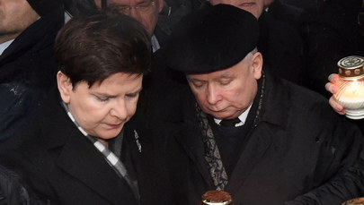 Kaczyński w trakcie miesięcznicy smoleńskiej: Czy legalne jest odbieranie komuś prawa do modlitwy?
