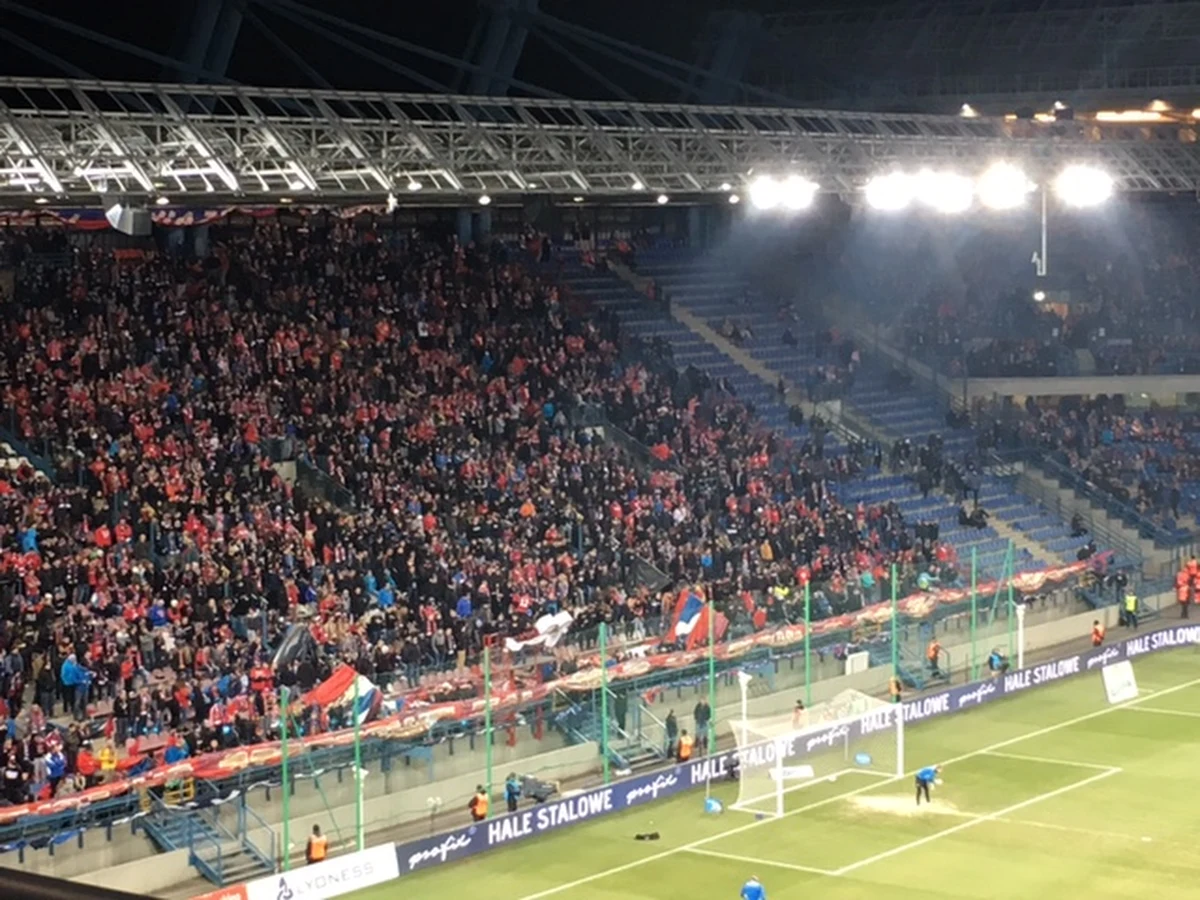 Remisem 1:1 zakończyły się 193. w historii piłkarskie derby Krakowa między Wisłą a Cracovią. Od piątku liderem ekstraklasy jest Lechia Gdańsk.