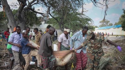 Blisko 30 zabitych i dziesiątki rannych w eksplozji samochodu pułapki w Somalii