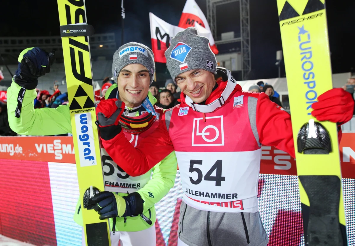 Kamil Stoch wygrał konkurs Pucharu Świata w skokach narciarskich w norweskim Lillehammer. Drugie miejsce zajął Maciej Kot, który po raz pierwszy w karierze stanął na podium zawodów cyklu. Trzeci był Niemiec Markus Eisenbichler.