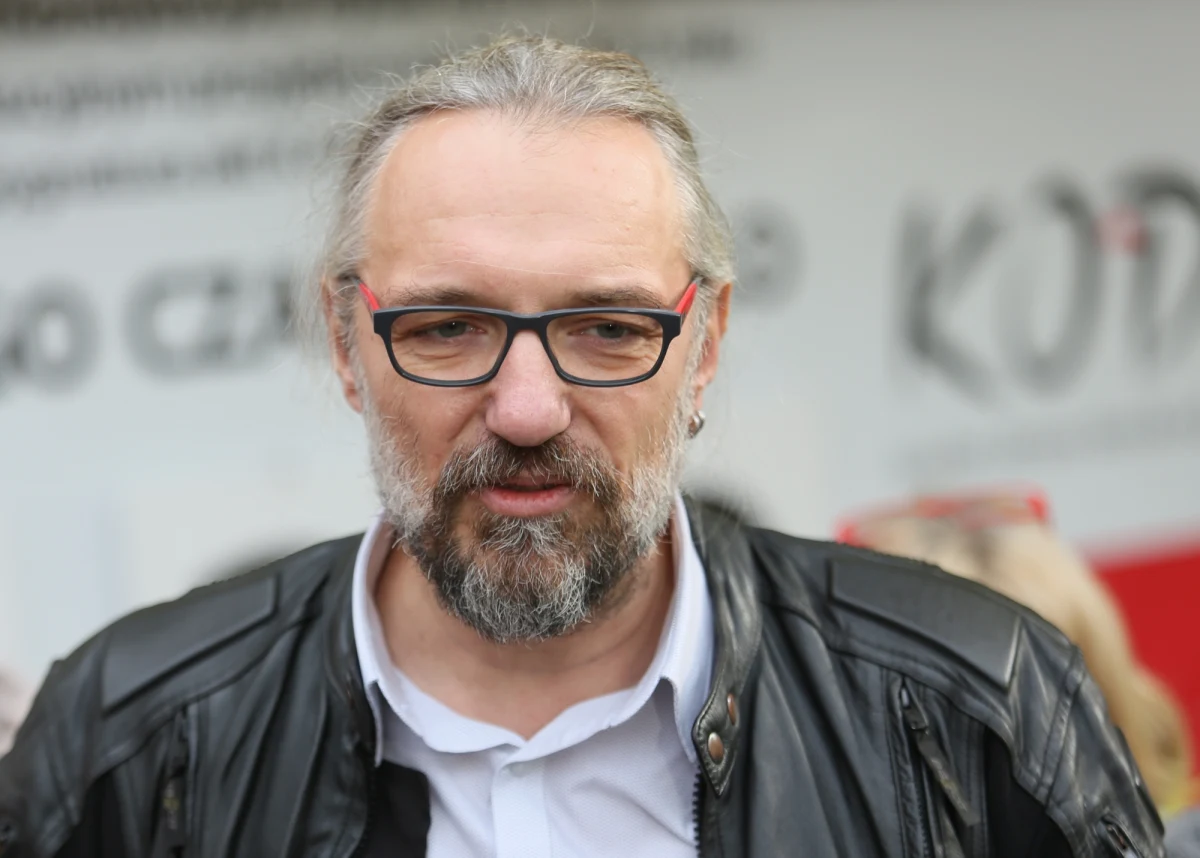 „Dziś nadeszła chwila, by wypowiedzieć posłuszeństwo tej władzy” – liderzy KOD i opozycyjnych partii chyba naprawdę uważają, że 13 grudnia powinno dojść do siłowej konfrontacji na ulicy – pisze w artykule „KOD w stanie wojny” w najnowszym numerze tygodnika „wSieci” Marcin Wikło. Jeśli pójdą z nimi ludzie pokroju płk. Adama Mazguły, który zaproszony do antypisowskiej koalicji przez Mateusza Kijowskiego bezwstydnie kłamie na temat zbrodni stanu wojennego, można naprawdę zacząć się bać – podkreśla. 