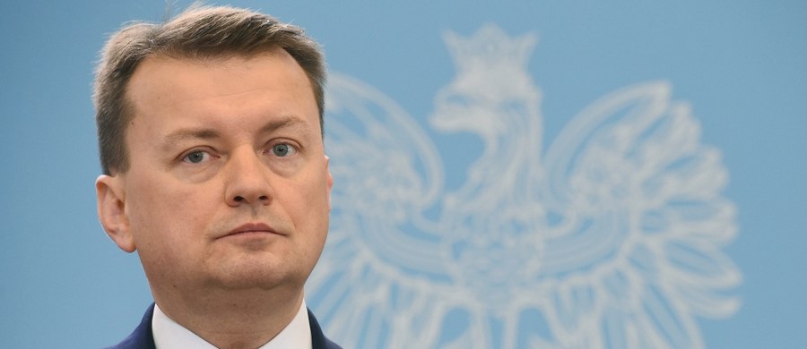 Odezwa, którą podpisali Petru, Schetyna i płk Mazguła, jest nawoływaniem do przestępstwa - oświadczył szef MSWiA Mariusz Błaszczak. Zapowiedział też, że zwróci się do wojewodów, żeby zapytali podpisanych pod dokumentem prezydentów miast, jak rozumieją zawarte w nim słowa.