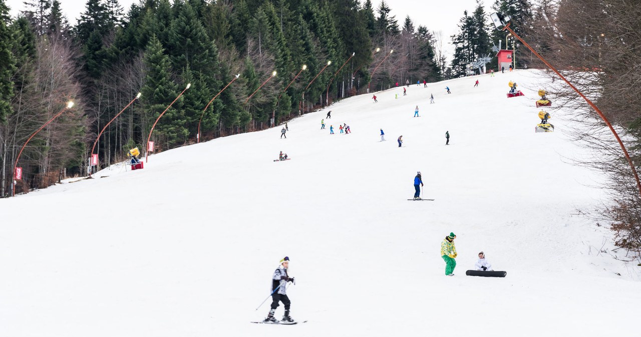 Tu wciąż możesz pojeździć na nartach. Warunki są dobre, a ceny niższe, niż w Zakopanem