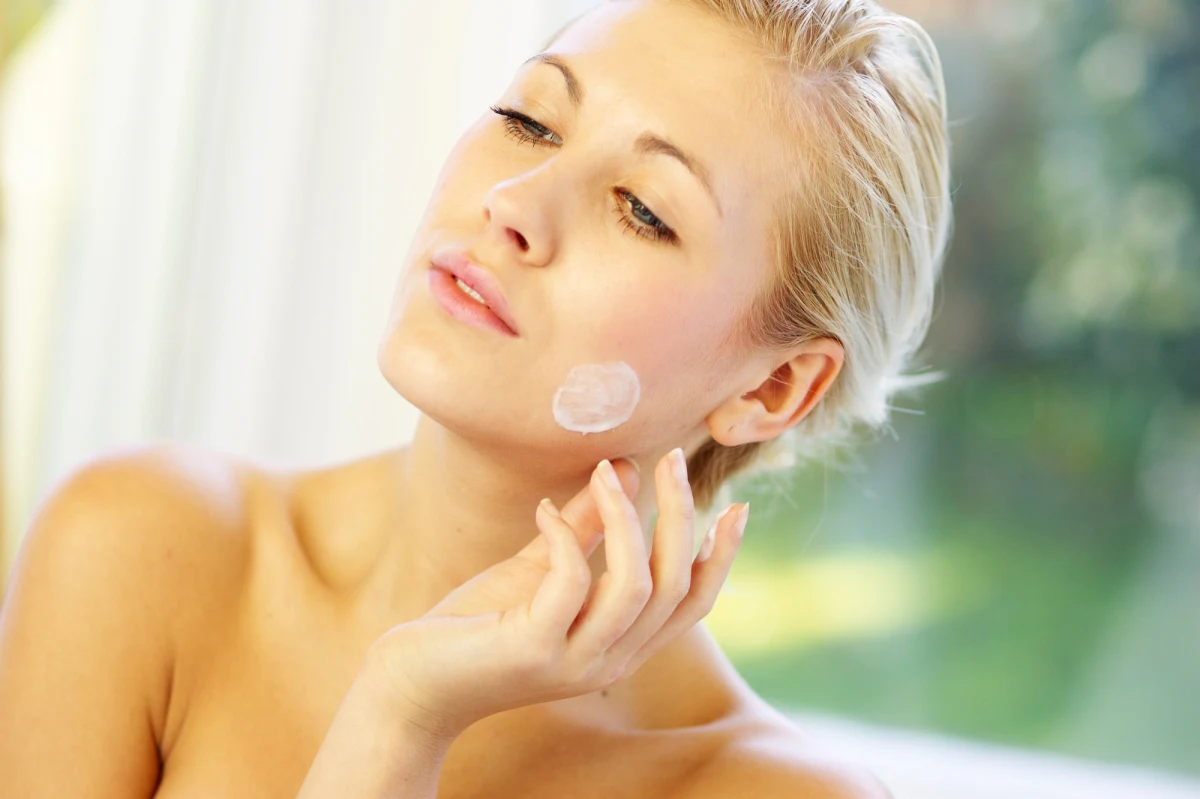 Główny Inspektor Farmaceutyczny wydał decyzję o wycofaniu z obrotu sześciu serii preparatu Locacid. Jest on stosowany przy różnych postaciach trądziku. 