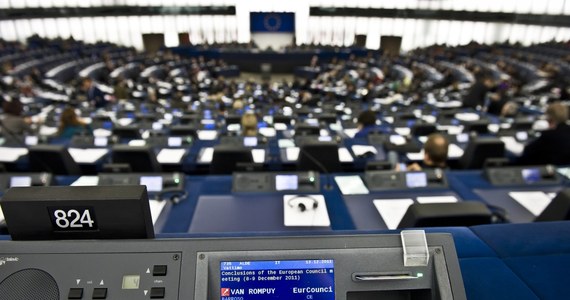 Europosłowie zapowiadają: dziś w parlamencie może być gorąco. W południe w Brukseli rozpocznie się spotkanie unijnych przywódców.