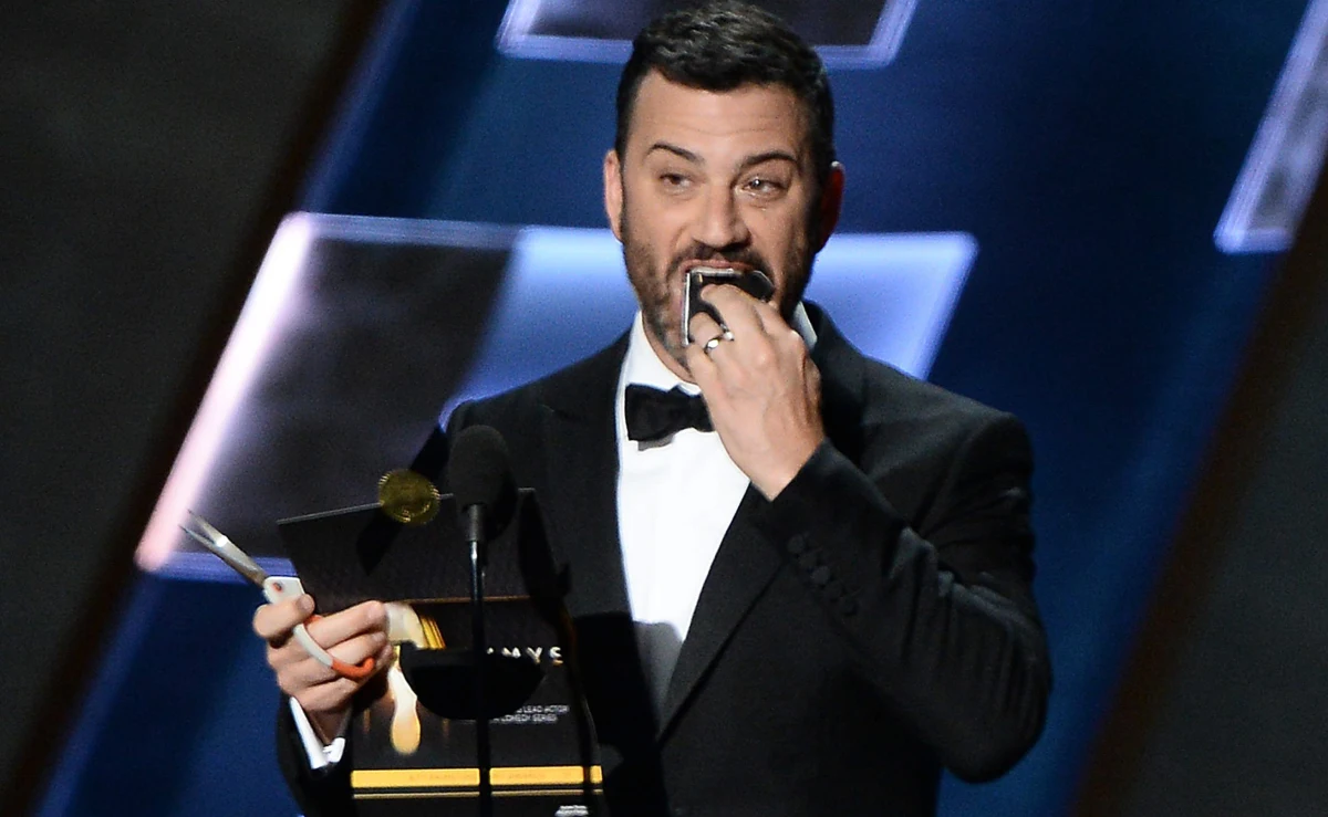 Jimmy Kimmel - amerykański showman i gospodarz popularnego programu telewizyjnego ujawnił sumę, którą dostanie za poprowadzenie najbliższej gali rozdania Oscarów. Gwiazdor zaskoczył wiele osób stwierdzeniem, że będzie to 15 tysięcy dolarów. 