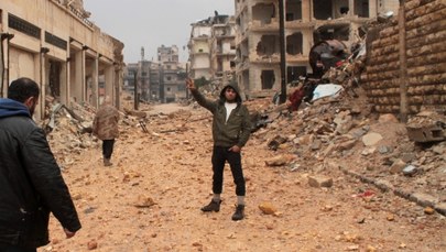 WHO: Wstrzymano ewakuację Aleppo. "Słychać wybuchy"