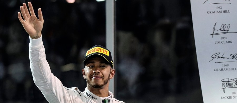 Wicemistrz świata Formuły 1 Brytyjczyk Lewis Hamilton przyznał, że jest gotowy w nowym sezonie jeździć w teamie z każdym kierowcą, jakiego zatrudni Mercedes w miejsce mistrza świata Nico Rosberga. Niemiec niespodziewanie zakończył karierę.
