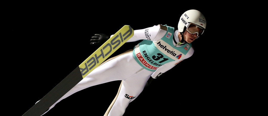 Siedmiu Polaków wystąpi w pierwszej serii sobotniego konkursu Pucharu Świata w skokach narciarskich na zmodernizowanej Titlis-Schanze w szwajcarskim Engelbergu. Kwalifikacje wygrał Austriak Michael Hayboeck - 140 m, a drugi był Dawid Kubacki - 133,5.