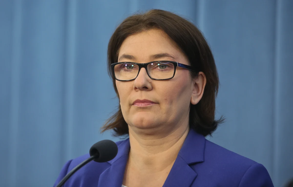 ​Platforma Obywatelska i cała opozycja poniosła sromotną klęskę - powiedziała rzeczniczka PiS Beata Mazurek opuszczając gmach Sejmu po zakończeniu posiedzenia.