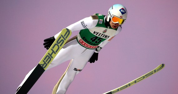Kamil Stoch zajął dziewiąte miejsce w sobotnich zawodach Pucharu Świata w skokach narciarskich w szwajcarskim Engelbergu. Zwyciężył Austriak Michael Hayboeck, wyprzedzając Słoweńca Domena Prevca oraz swojego rodaka Andreasa Koflera.