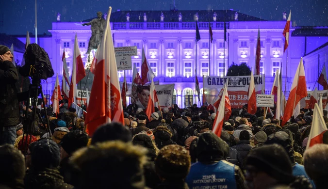 Kluby "Gazety Polskiej" za władzą i przeciwko KOD