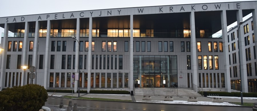 Prezes Sądu Apelacyjnego w Krakowie Krzysztof Sobierajski podał się do dymisji. W ubiegłym tygodniu do sądu weszło Centralne Biuro Antykorupcyjne. Zatrzymano 5 osób w śledztwie dotyczącym przywłaszczenia ponad 10 mln złotych - wśród nich są dyrektor sądu oraz główna księgowa.