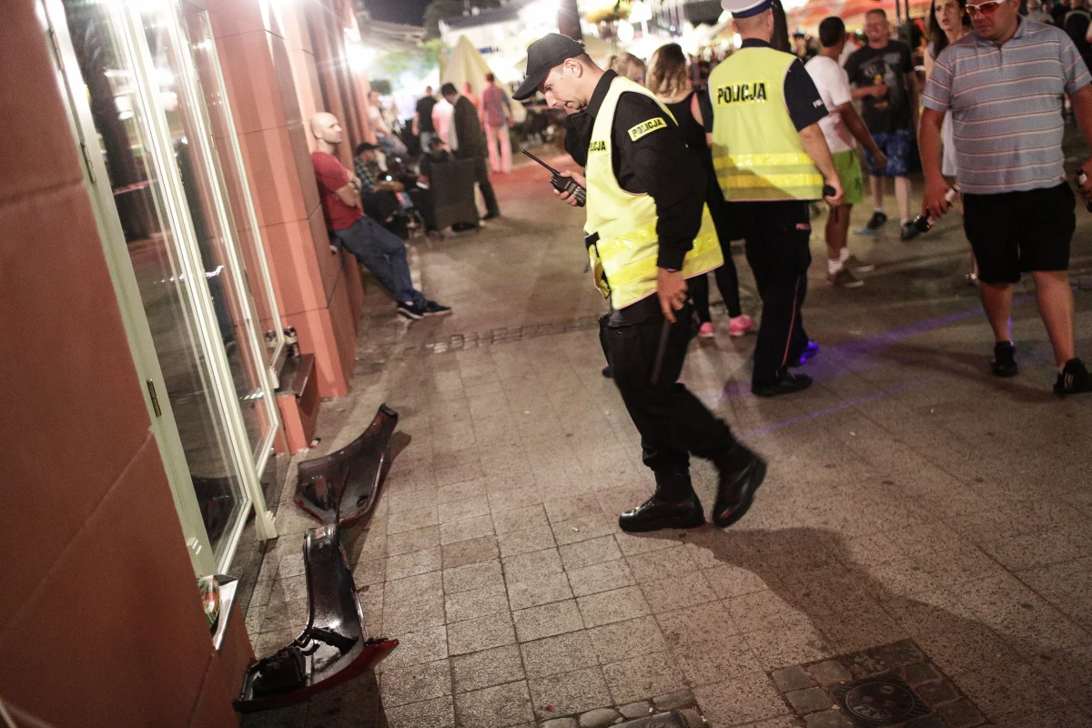 Już nie tylko sąd, ale i Rzecznik Praw Obywatelskich może zająć się sprawą Michała L. - kierowcy z Monciaka. Prosi o to obrońca mężczyzny, który ponad 2 lata temu w szaleńczym rajdzie po słynnym sopockim deptaku i molo potrącił ponad 20 osób, a kilka ciężko ranił. Badania wykazały, że był wtedy niepoczytalny. Trafił więc na leczenie, a nie do więzienia.