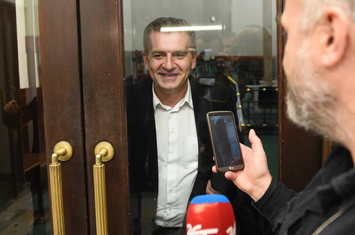 "Zamknięta dla dziennikarzy galeria na sali plenarnej w Sejmie to respektowanie zarządzenia byłego marszałka Sejmu Bronisława Komorowskiego" - twierdzi marszałek Senatu Stanisław Karczewski. Zgodnie z nim - jak wyjaśniał - galeria jest nieczynna, gdy nie odbywa się posiedzenie Sejmu.