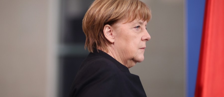 Premier Beata Szydło rozmawiała telefonicznie z kanclerz Niemiec Angelą Merkel, złożyła kondolencje i wyraziła gotowość do współpracy polskich służb w wyjaśnianiu przyczyn poniedziałkowej tragedii w Berlinie. Jak poinformował rzecznik rządu Rafał Bochenek, także Angela Merkel przekazała kondolencje na ręce Szydło, z powodu tego, że ofiarą zamachu był też polski obywatel.
