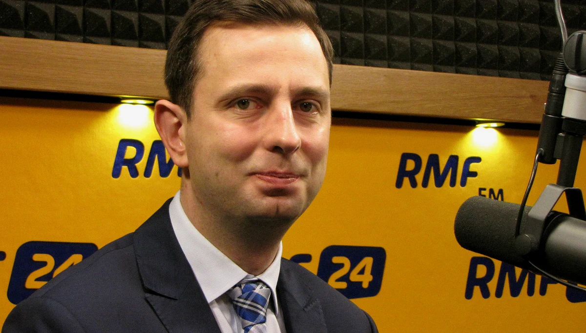 "Opozycja - nie ta totalna, tylko ta racjonalna - jest od tego, żeby przedstawiać alternatywy. Anty-PiS nie jest żadną poważną alternatywą, nie zmienia rzeczywistości" - mówił w Porannej rozmowie w RMF FM szef PSL Władysław Kosiniak-Kamysz. Jak zapowiedział: "Nie będziemy stać w niczyim cieniu. Będziemy przedstawiać konkretne propozycje - takie już padły: gospodarcze, ustrojowe. Jak widzę, premier Morawiecki w swojej Konstytucji już część tych propozycji chce realizować". "Nie uniknęliśmy niedociągnięć i otrzymaliśmy żółtą kartkę od wyborców" - przyznał Kosiniak-Kamysz w rozmowie z Robertem Mazurkiem, odnosząc się do wyniku ostatnich wyborów parlamentarnych. "Wyciągnęliśmy wnioski i przechodzimy do ofensywy z nowym programem solidarnego rozwoju" - zapowiedział.