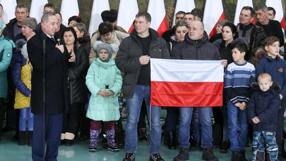 "Symboliczny dzień". 150 Polaków z Kazachstanu przybyło do Polski 