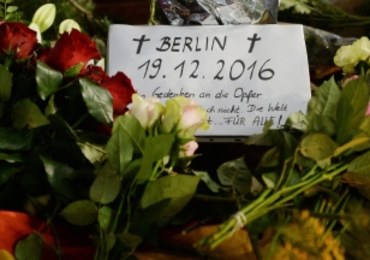 Atak w Berlinie. "Żołnierz ISIS przeprowadził operację", wciąż nie udało się złapać sprawcy