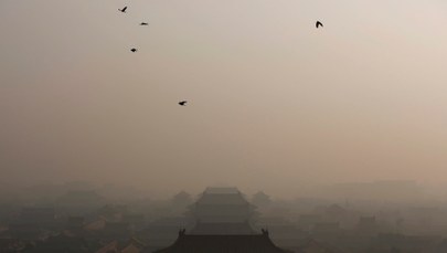 Smog w Chinach: Tysiące fabryk normalnie pracuje 