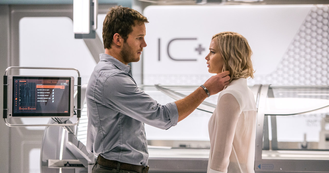 Obecnie nie sposób znaleźć w Hollywood większych nazwisk, niż Jennifer Lawrence i Chris Pratt. To aktorzy, którzy za każdym razem przyciągają do kin tłumy, niezależnie od tego, w czym się pojawią. A przynajmniej z takiego założenia musieli wyjść twórcy "Pasażerów", bo tak skupili się na angażowaniu tej dwójki do swojego nowego dzieła, że zapomnieli o paru innych istotnych elementach dobrego filmu. Choćby o ciekawych dialogach, mocnej intrydze i jakimkolwiek sensie.