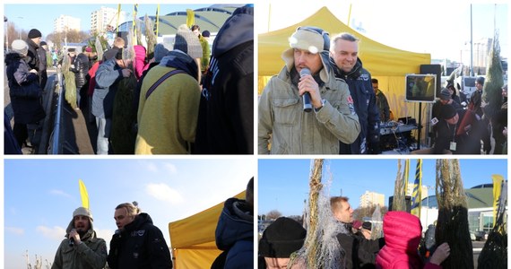 "Choinki pod choinkę" od RMF FM dziś zawitały do Lublina. Nasza żółto-niebieska ekipa rozdawała pachnące drzewka przed Halą Globus.