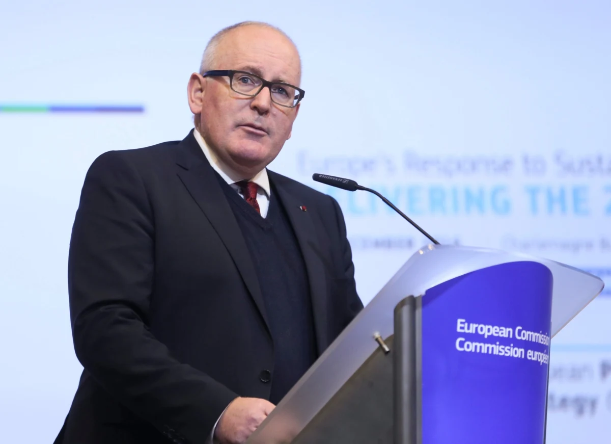 "Uważamy, że są jeszcze możliwości znalezienia porozumienia z polskim rządem" - powiedział wiceszef Komisji Europejskiej Frans Timmermans. KE prześle kolejne rekomendacje dotyczące praworządności w Polsce. Na odpowiedź da nam dwa miesiące.