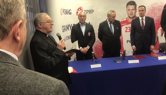 Kolędy, życzenia i nowa umowa sponsorska. Wideo