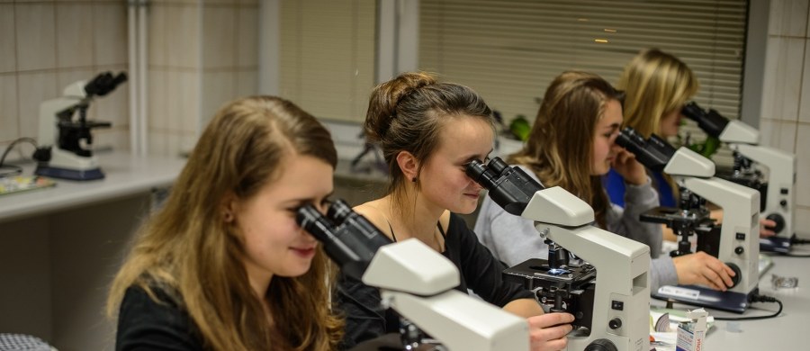 Za kilka lat ponad połowę studentów wyższych uczelni mogą stanowić obcokrajowcy - pisze "Dziennik Gazeta Prawna". Takie są spodziewane efekty nowego algorytmu finansowania szkół wyższych, który wejdzie w życie 1 stycznia 2017 r. - wyjaśnia gazeta. 