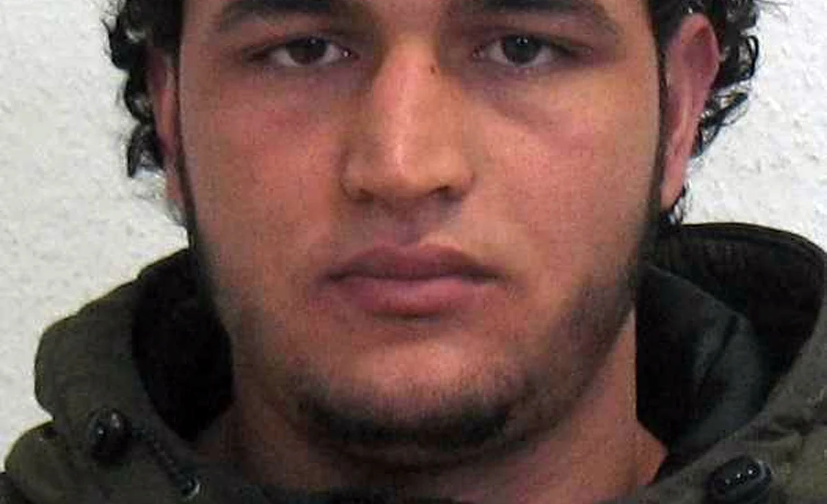 Pierwsze wyniki badań kryminalistycznych sugerują, że Tunezyjczyk poszukiwany w związku z poniedziałkowym zamachem terrorystycznym w Berlinie kierował użytą w ataku ciężarówką - poinformowała rzeczniczka niemieckiej prokuratury.