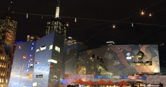 Australijska policja poinformowała, że udaremniła serię zamachów w centrum Melbourne. Ich przeprowadzenie podczas zbliżających się świąt Bożego Narodzenia planowała rozbita przez siły bezpieczeństwa grupa spiskowców.