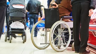 Wózek inwalidzki dla wybranych. "DGP" o limitach NFZ