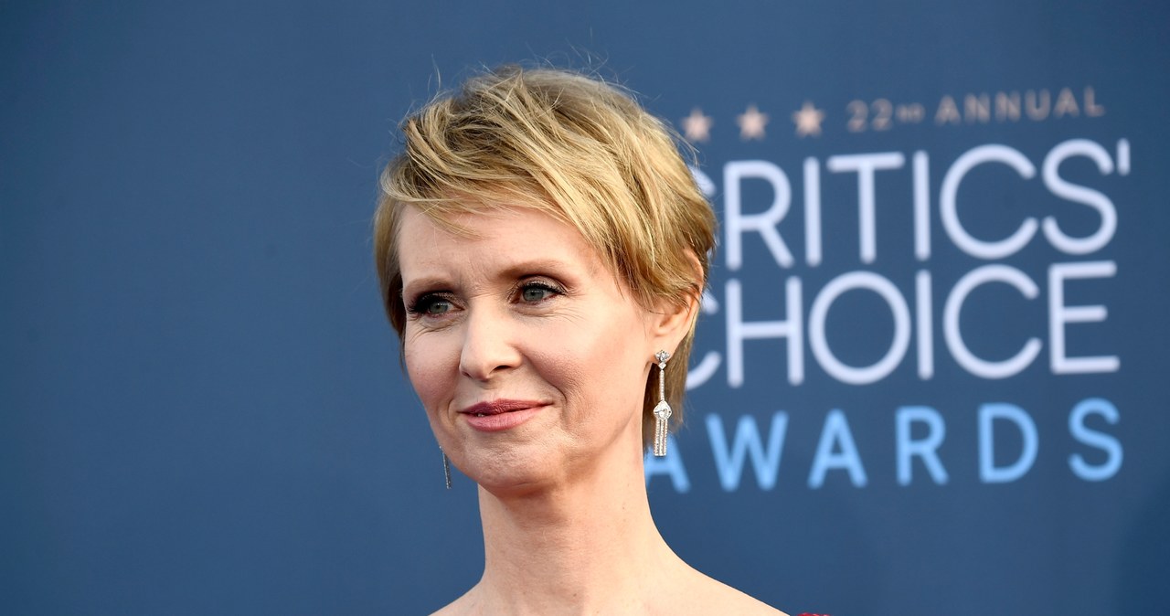 Cynthia Nixon najbardziej znana jest polskim widzom z roli jednej z bohaterek kultowego serialu "Seks w wielkim mieście". Tym razem aktorka wcieliła się w amerykańską poetkę Emily Dickinson w filmie Terence'a Daviesa "Cicha namiętność" (premiera 27 grudnia na Ale kino+).